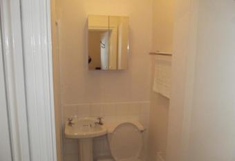 No24 Ventnor allows 18 year olds to book a room