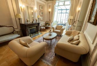 Villa Victor Louis - Bordeaux Centre allows 18 year olds to book a room