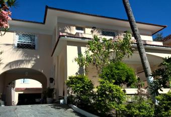 Graja Hostel allows 18 year olds to book a room