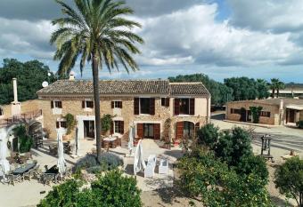 Agroturismo Fincahotel Son Pou allows 18 year olds to book a room