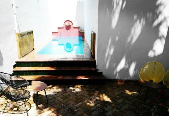 FRENTEABASTOS Suites Cafe Hostal & Apartments allows 18 year olds to book a room