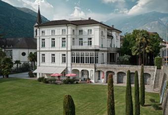 Business Center IN Villa allows 18 year olds to book a room