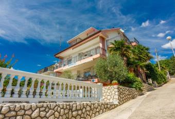 Rosemary Apartment has Balcony rooms