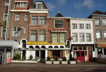 Hotel Mayflower has Balcony rooms