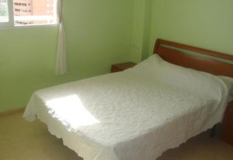 Marinador 1 has Smoking rooms