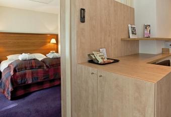 Fletcher Familiehotel Paterswolde allows 18 year olds to book a room