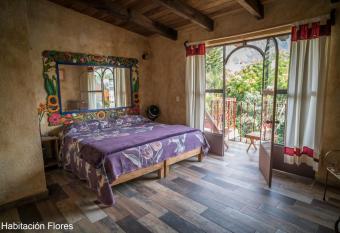 Flor de Cera has Balcony rooms