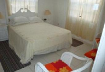 AnnJenn Apartments has Balcony rooms