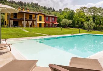 Rovertondo allows 18 year olds to book a room