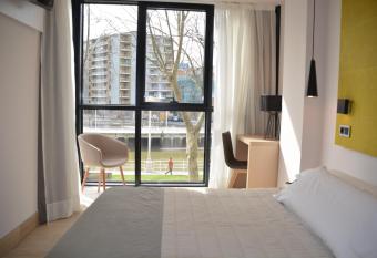 Hotel Bilbao Plaza allows 18 year olds to book a room