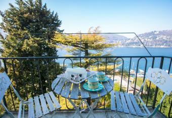 La Vista allows 18 year olds to book a room