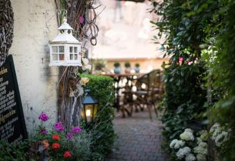 Gasterij de Poort allows 18 year olds to book a room