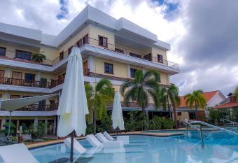 Sunville Hotel and Restaurant has Balcony rooms