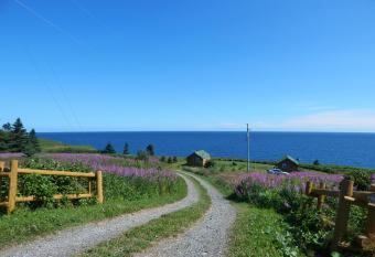 Les Chalets Brise-de-Mer has Balcony rooms