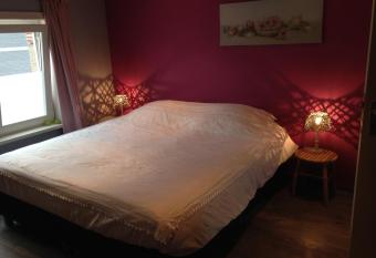 Vrije Vlinders allows 18 year olds to book a room