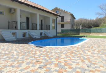 Villa Brettii has Balcony rooms