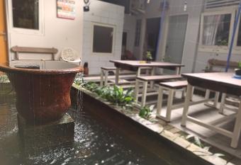 Jeng Tini Guest House has Balcony rooms