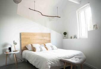 Mas Lafleur allows 18 year olds to book a room