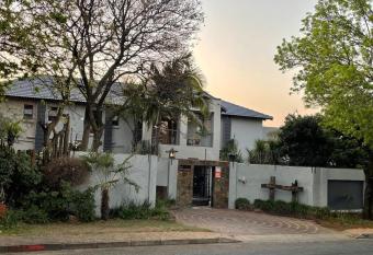 Africa Footprints Lodge Kempton Park has Balcony rooms