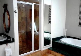 Fairlawns Boutique Hotel & Spa has Balcony rooms