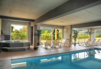 Auberge Ramstein has Balcony rooms