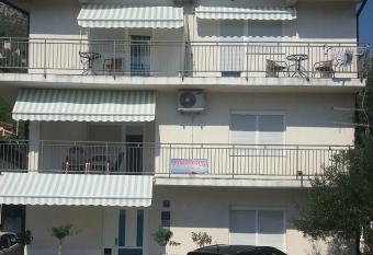 Apartment Vesna has Balcony rooms