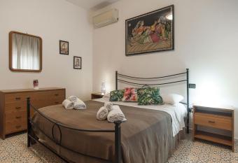 Casa Colombo has Balcony rooms