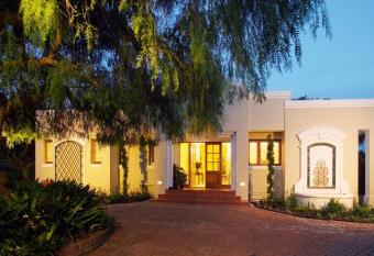 Lemon Tree Lane has Balcony rooms