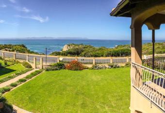 On The Cliff Guest House has Balcony rooms