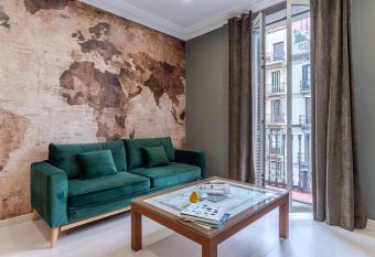 Enjoybcn Tapies Apartment has rooms with a private hot tub