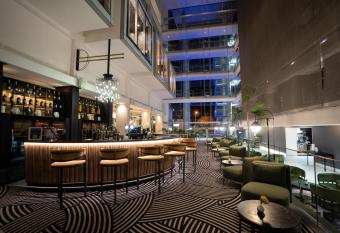 The Capital 15 on Orange Hotel & Spa has rooms with a private hot tub