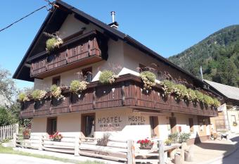 Hostel Mama Minka has Balcony rooms