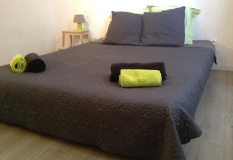 Appartement L Atypique allows 18 year olds to book a room