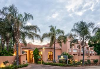 The Elegant Lodge Menlo Park allows 18 year olds to book a room