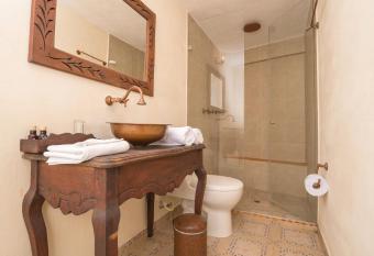 Nueva Granada Hotel Colonial -Centro Hist  rico- allows 18 year olds to book a room