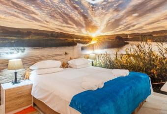 Daddy Long Legs Art Hotel allows 18 year olds to book a room