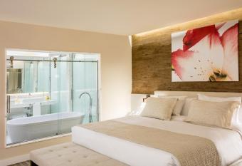 Vogue Square Fashion Hotel by Lenny Niemeyer allows 18 year olds to book a room