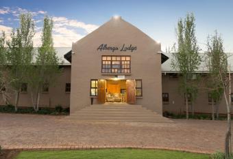 Mont d Or Monte Bello Estate has rooms with a private hot tub