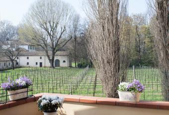 Villa Stefania has Balcony rooms