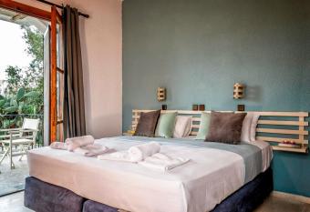 Sunrise Apartments has Balcony rooms