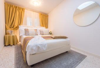 San Teodoro Palace - Luxury Apartments allows 18 year olds to book a room