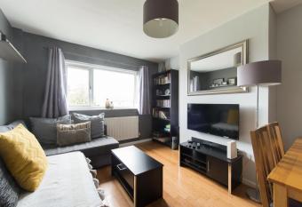 Chesterton Court Apartment allows 18 year olds to book a room