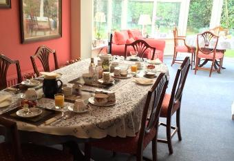 Kingswood Cottage allows 18 year olds to book a room