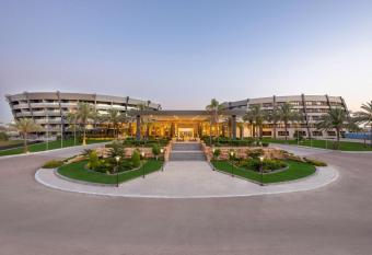 Radisson Blu Hotel Alexandria has rooms with a private hot tub