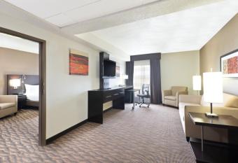 Holiday Inn Express Hotel & Suites Colby, An IHG Hotel has rooms with a private hot tub