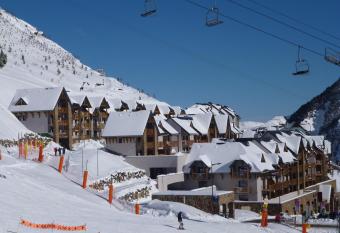 R  sidence Mer & Golf Tourmalet allows 18 year olds to book a room