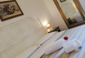 I Vespri has Balcony rooms