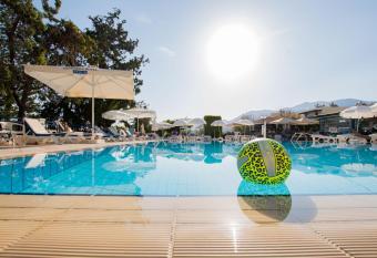 Anastasia Hotel Stalis allows 18 year olds to book a room