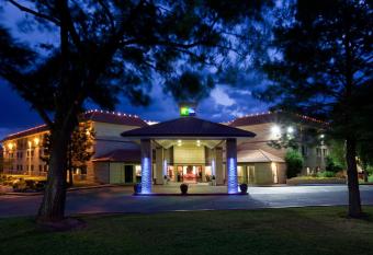Holiday Inn Express Mesa Verde-Cortez allows 18 year olds to book a room