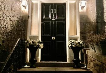 Lochnagar Guest House has Balcony rooms